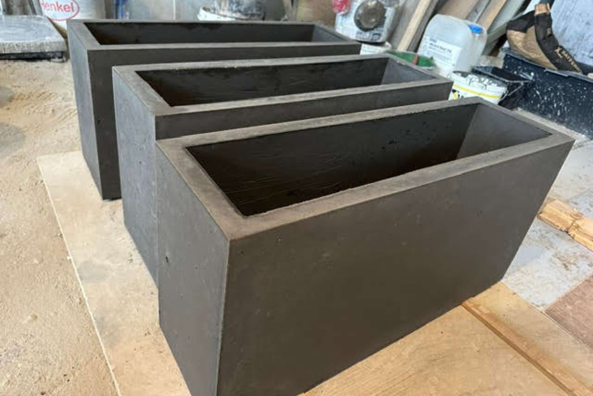 beton virágládák modern design növényekkel