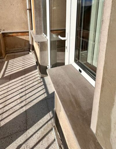 beton ablakpárkány családi ház teraszán kültéri kivitelezés